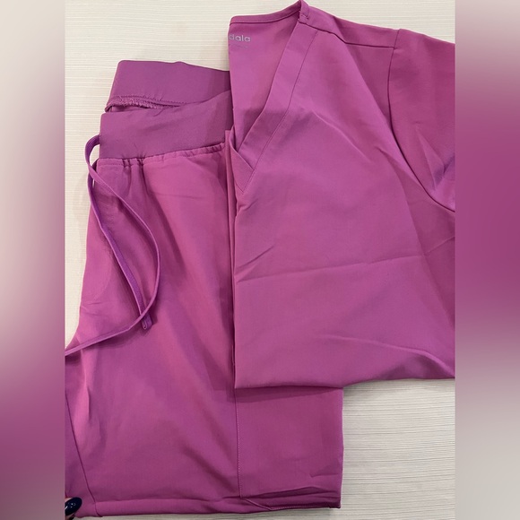 Mandala Scrub Set - Picture 1 of 1